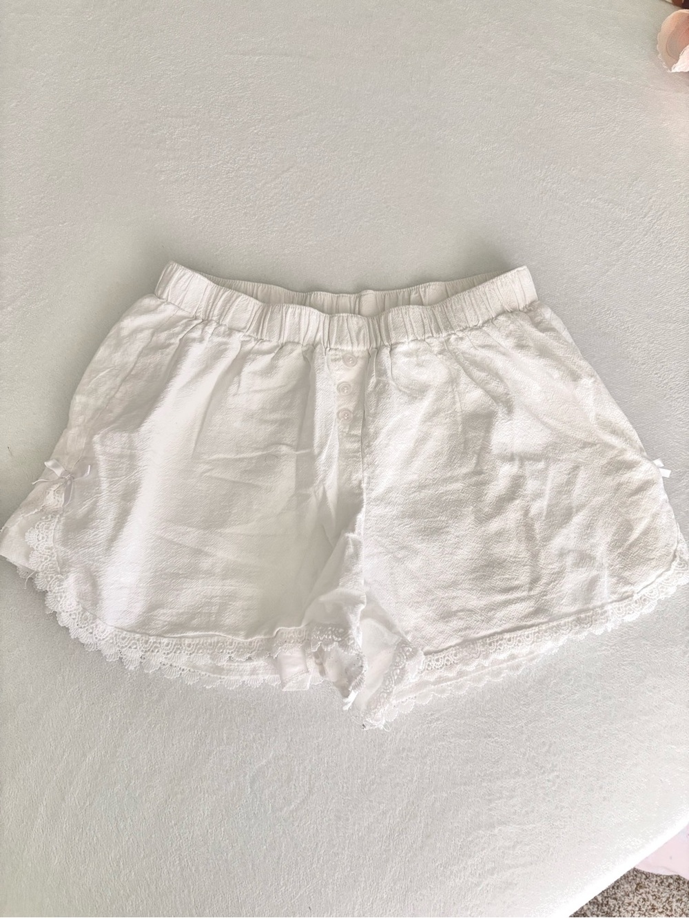 Women's White Lace Trim Bow Button Shorts